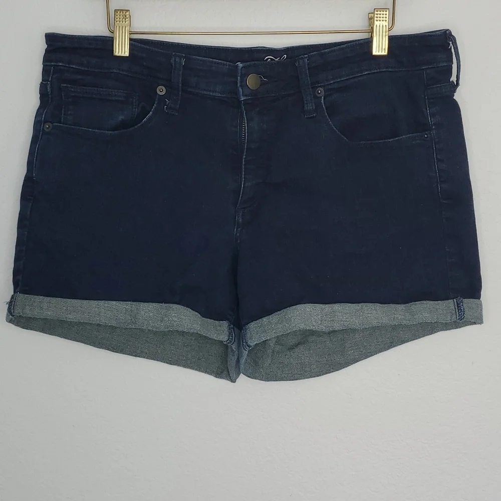 Universal Thread Shorts - Picture 1 of 3